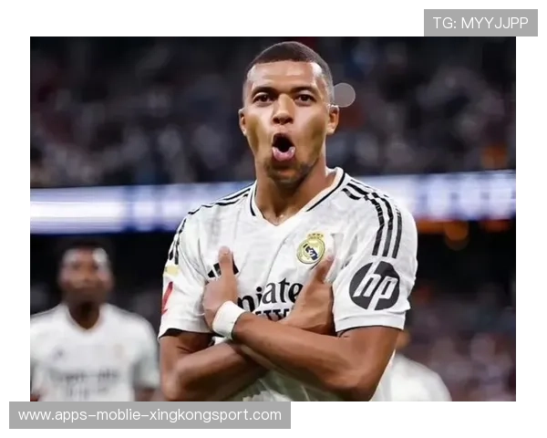 姆巴佩小角度射门破网,全场再度起立 姆巴佩小角度射门破网,全场再度起立